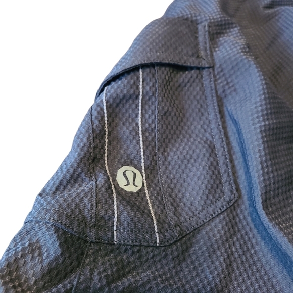 Lululemon men's black wet Dry warm cargo shorts - Picture 7 of 9